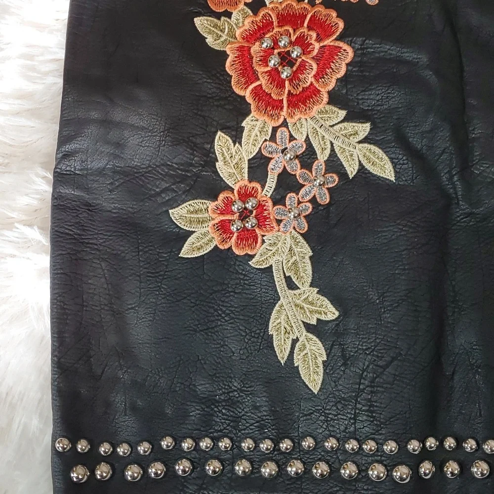 Romeo & Juliet Faux Leather Mini Skirt Size M - Picture 3 of 8